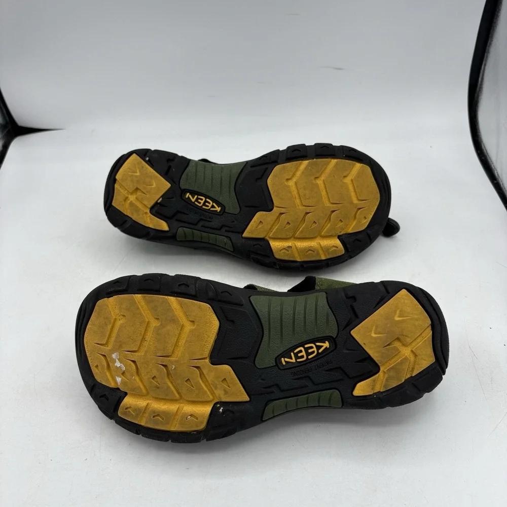 Keen Sandals Boys Mens Size 6 Newport H2 Green Water Hiking